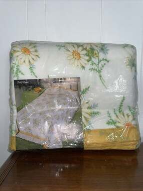 Vintage Beacon Blanket 72 x 90 Field Daisy, Butter Yellow, Nylon Trim NEW